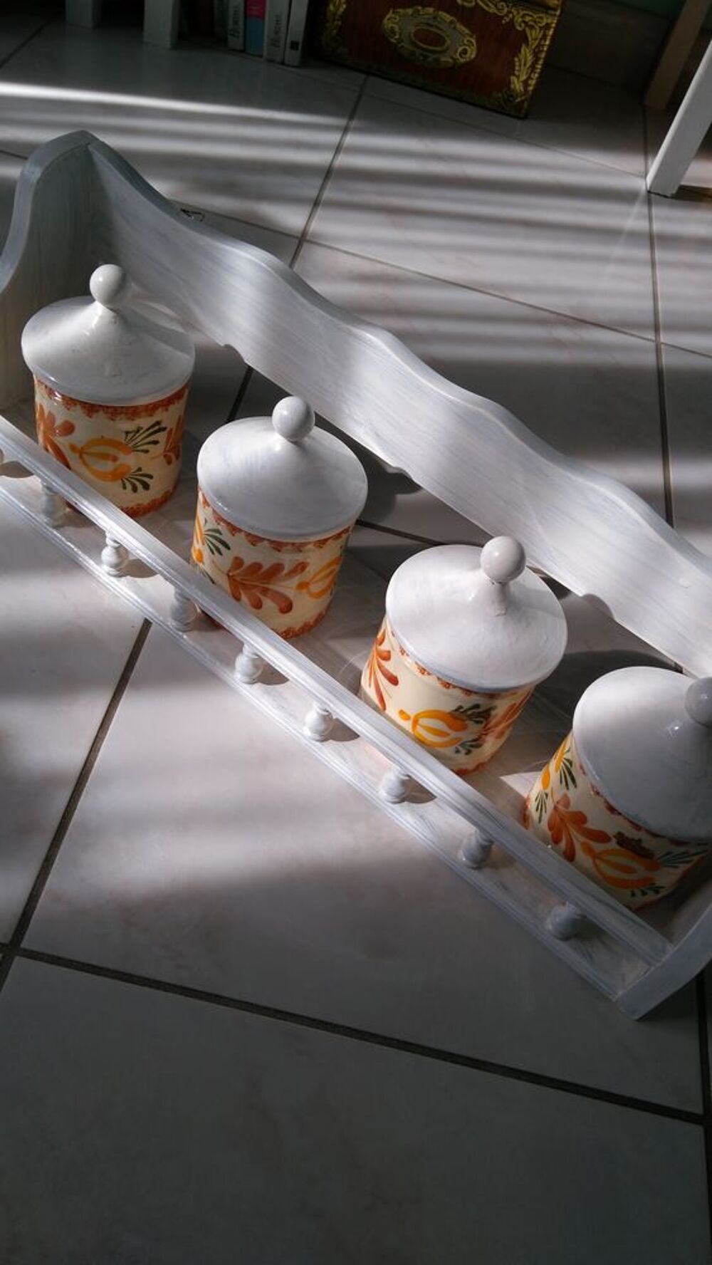 &Eacute;tag&egrave;re &agrave; &eacute;pices avec pots &agrave; &eacute;pices. Meubles