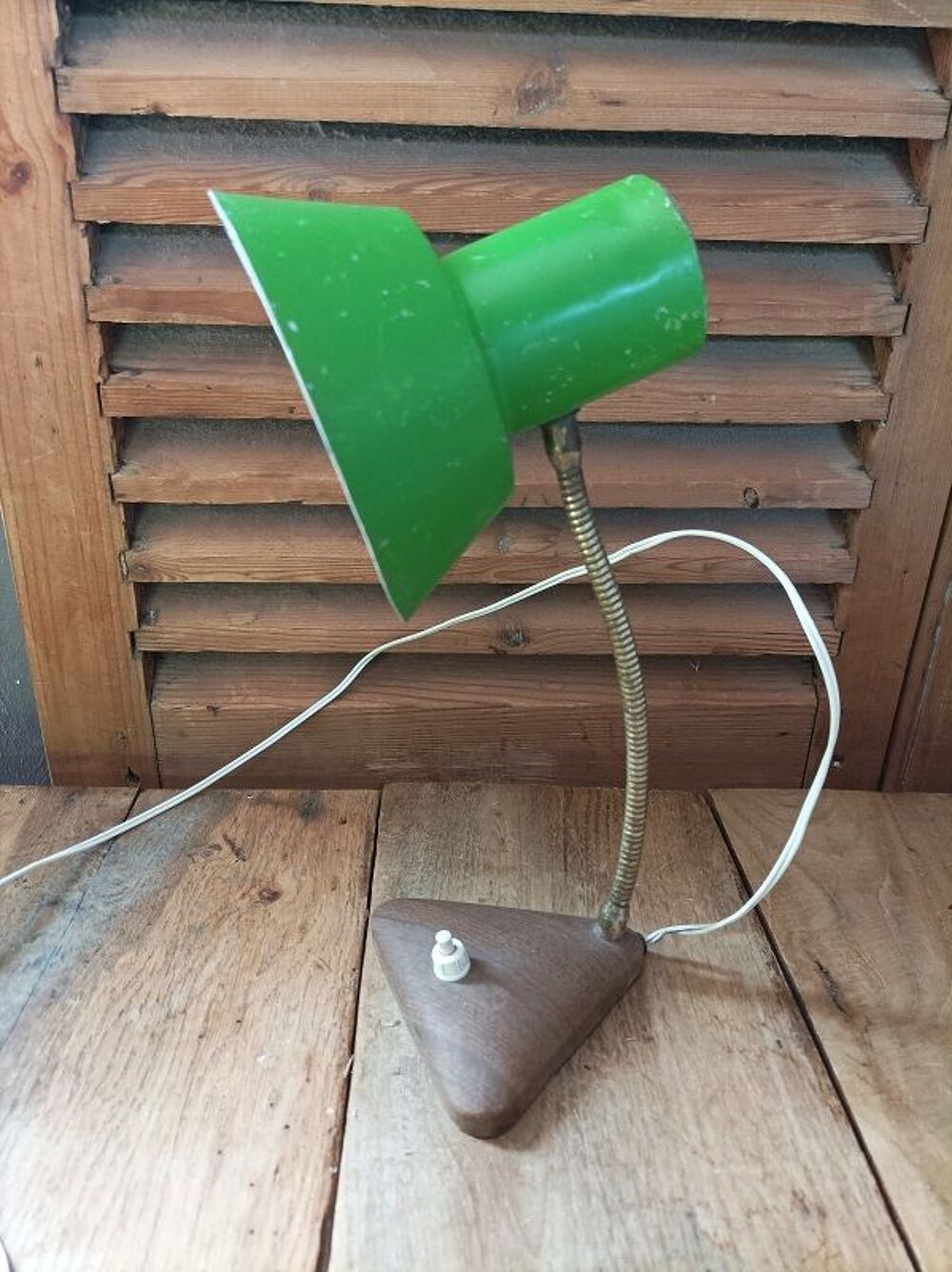 Lampe bureau chevet M&eacute;tal vert dor&eacute; bois patin&eacute; dp 0823304 a Décoration