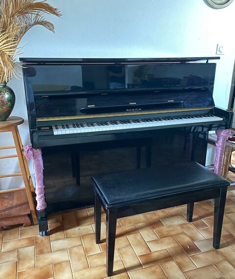 Piano Droit Samick JS-115  2600 Sainte-Anne (97)