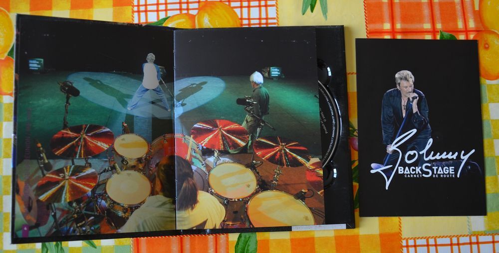 DVD / LIVRE " Johnny HALLYDAY " ..BACKSTAGE DVD et blu-ray