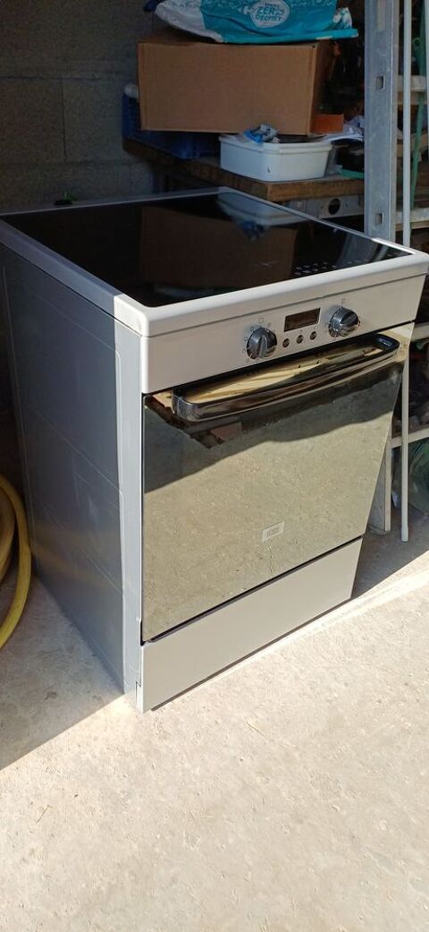 cuisinire  induction FAURE avec 3 foyers dont booster 200 Solaize (69)