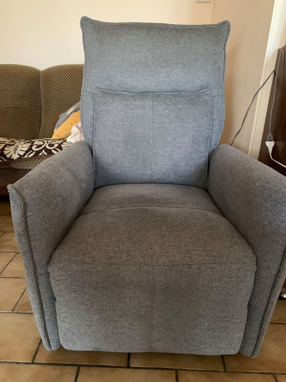 Fauteuil &eacute;lectrique tout confort &eacute;tat neuf avec facture Meubles