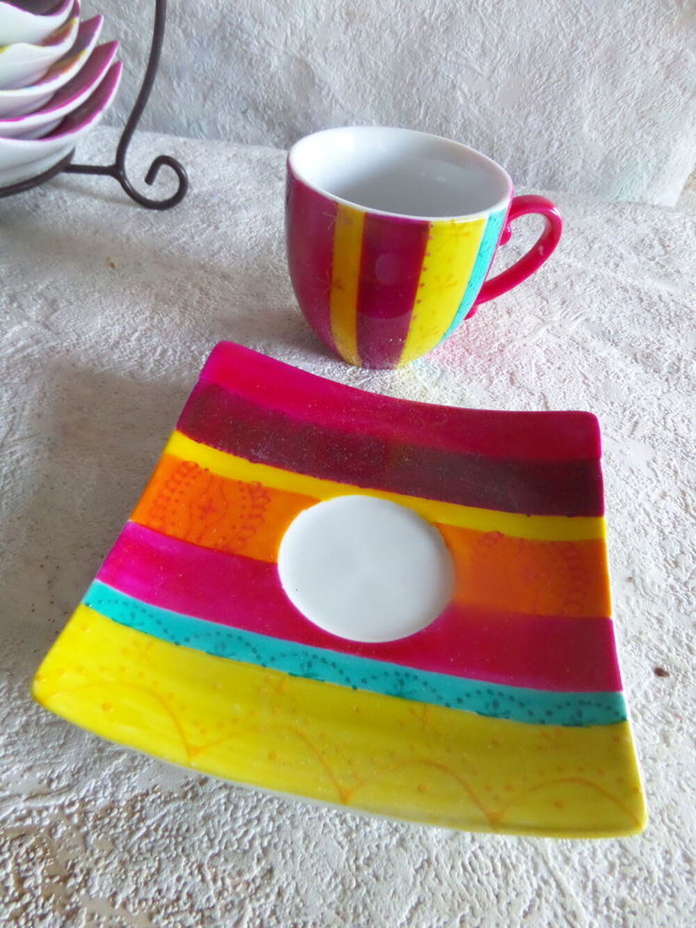 tasses a caf&eacute; sur son presentoir Cuisine