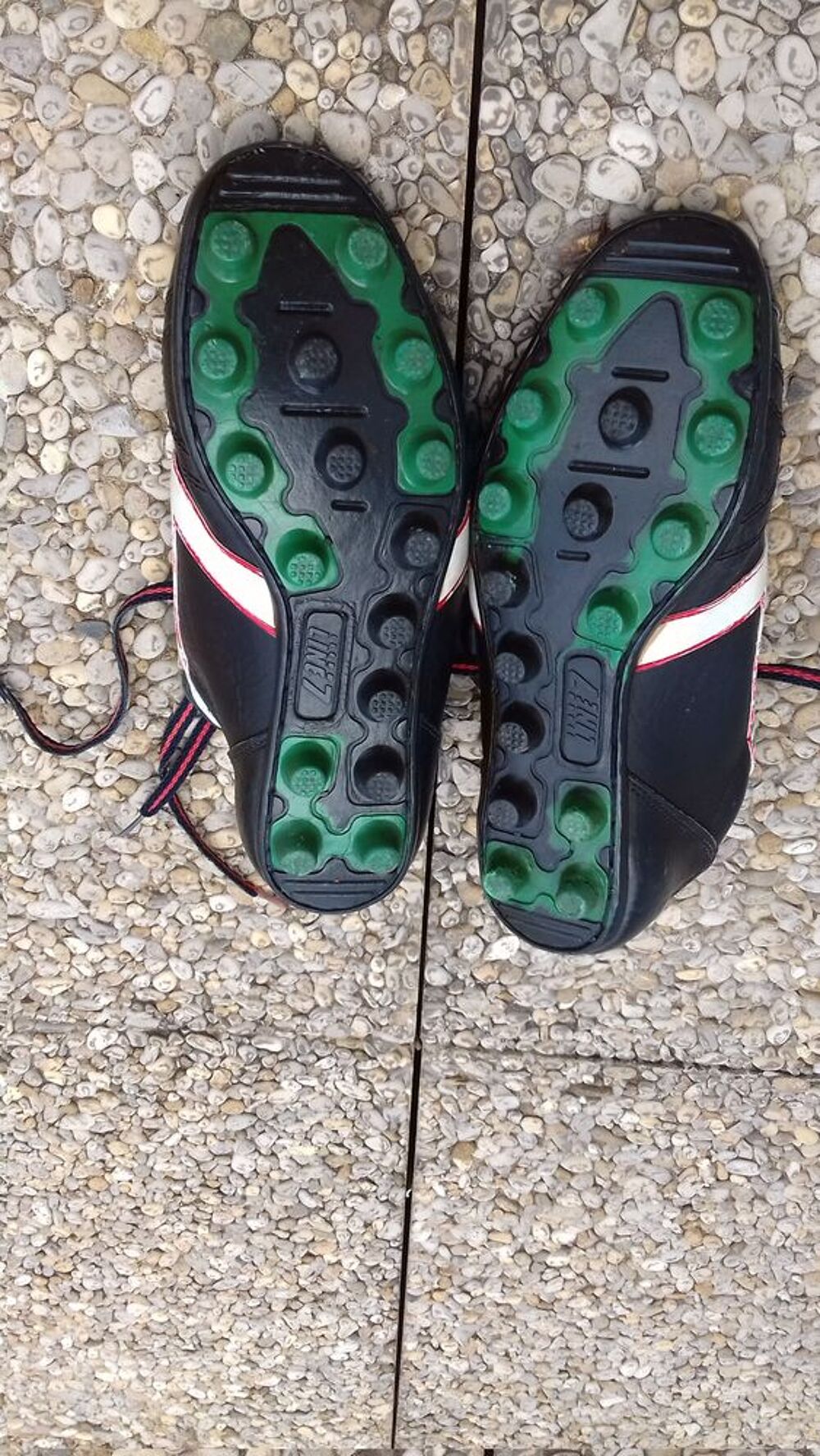 Crampons de foofball de marque LINE7 Chaussures