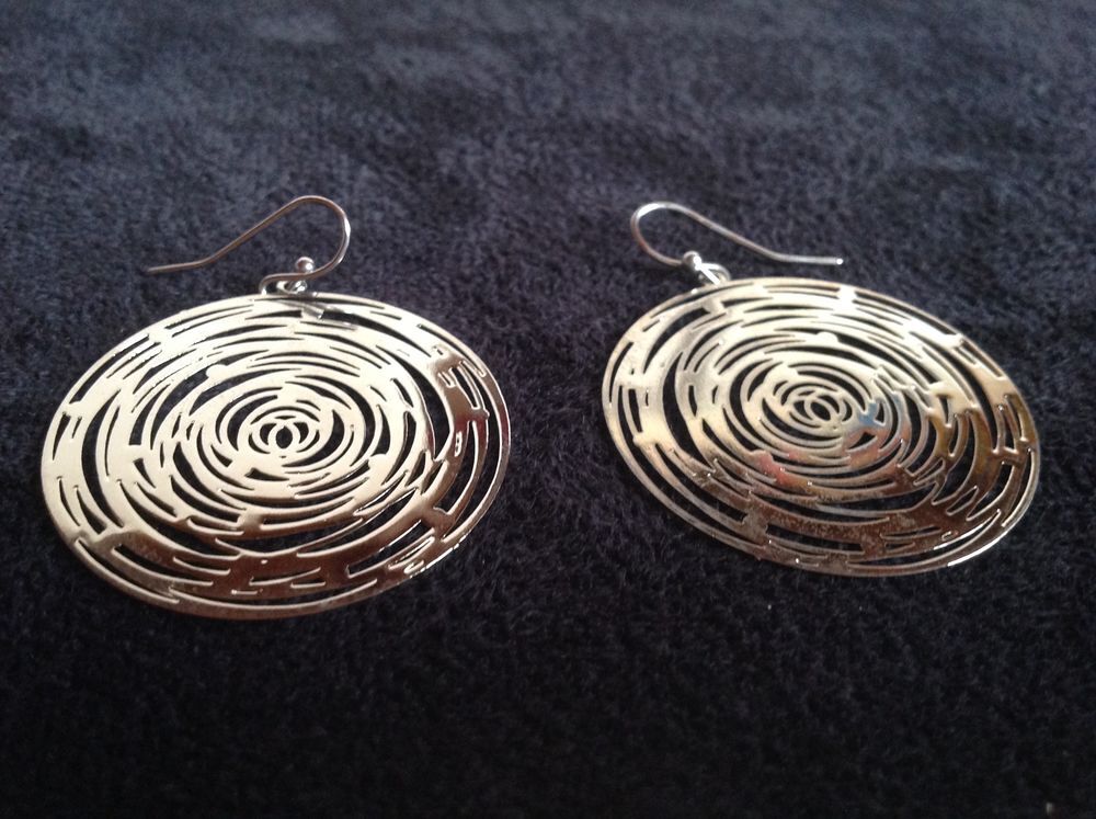 BOUCLES OREILLES ARGENT&Eacute;E CERCLES CROIS&Eacute;S Envoi Possible
Bijoux et montres
