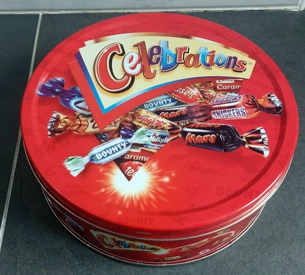 Bo&icirc;tes m&eacute;talliques d&eacute;cor&eacute;es pour conservation de biscuits Décoration