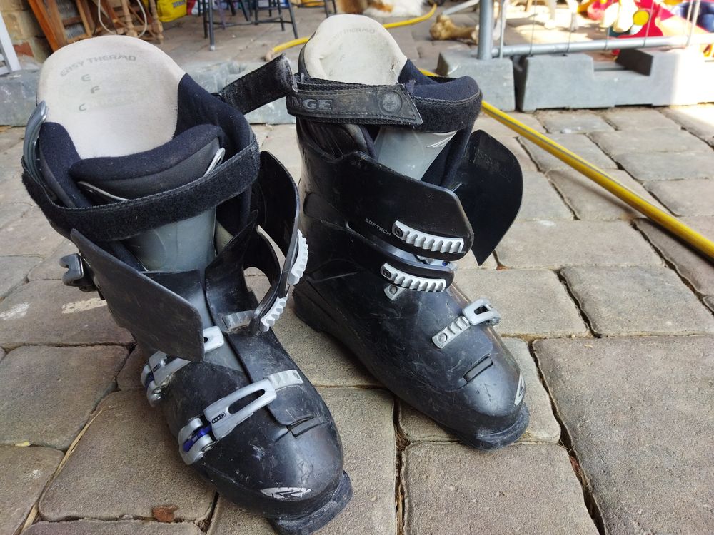 CHAUSSURES DE SKI TAILLE 46 20€ Sports