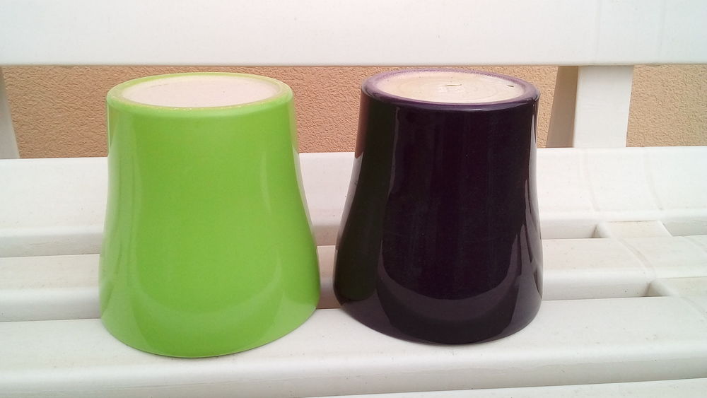 un lot de 7 pots en c&eacute;ramique et pvc neufs . Bricolage