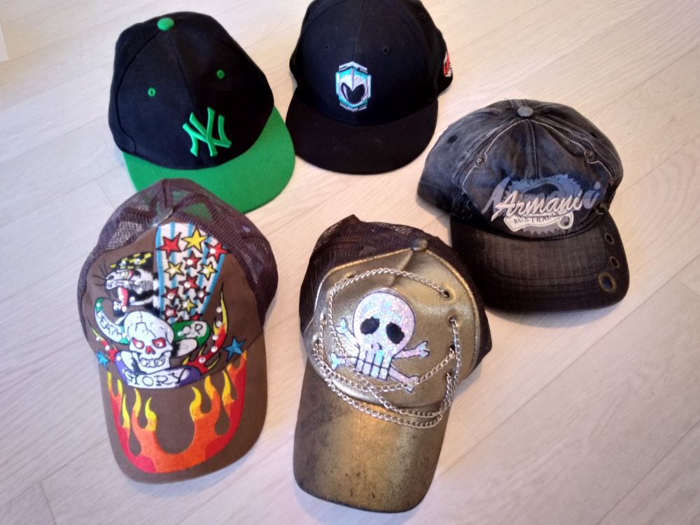 LOT 5 CASQUETTES STYL&Eacute;ES QUASI NEUVES R&Eacute;GLABLES Vêtements
