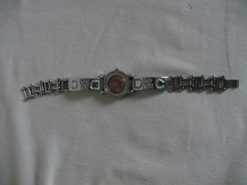 *A111 Montre	
Bijoux et montres