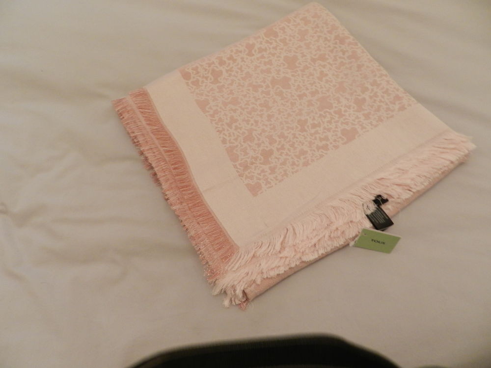 Foulard Tous ( neuf) Vêtements