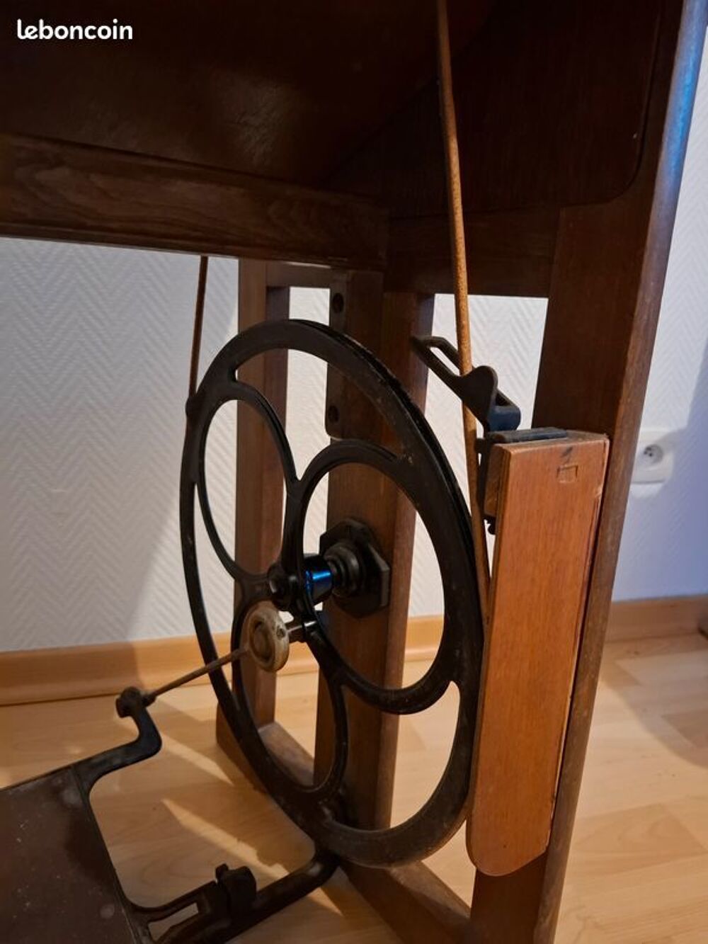 ANTIQUITE MACHINE A COUDRE DE MARQUE PFAFF Meubles