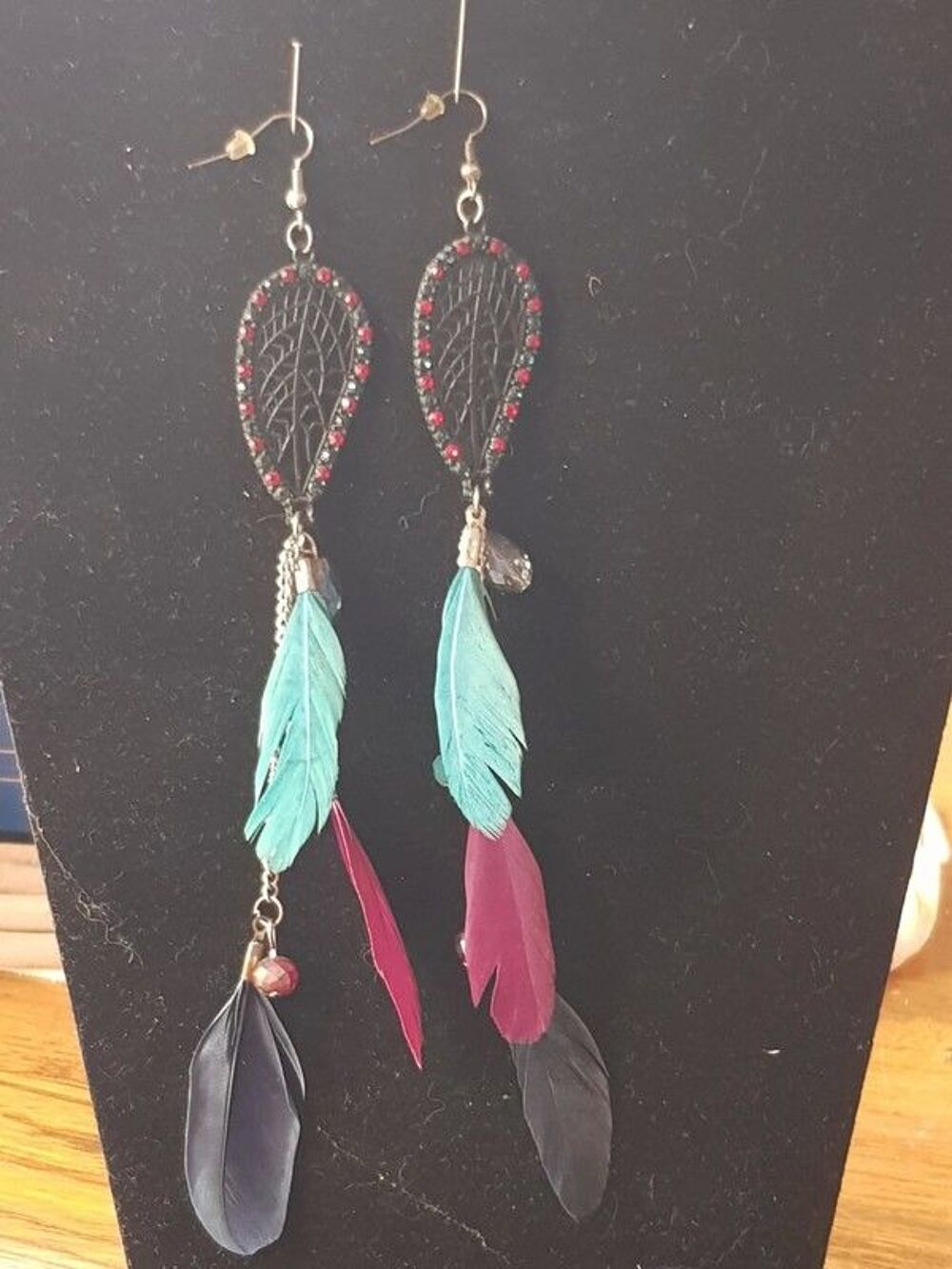 Boucles d oreilles pendantes &agrave; plumes 18 cm neuve m&eacute;tal arge Bijoux et montres