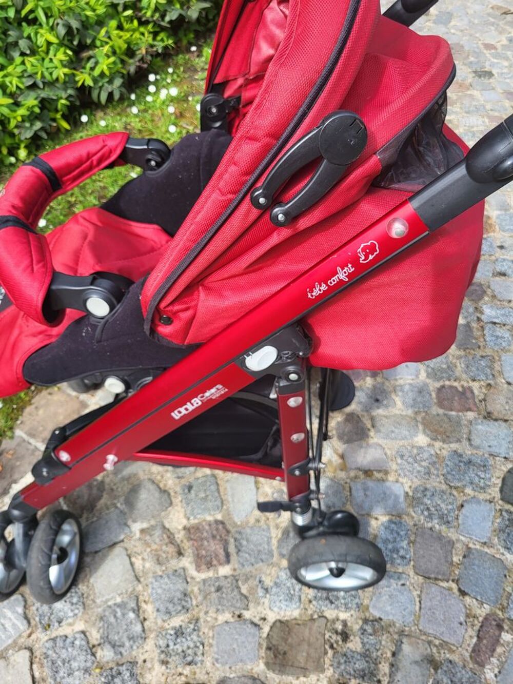 Poussette trio b&eacute;b&eacute; confort Pu�riculture