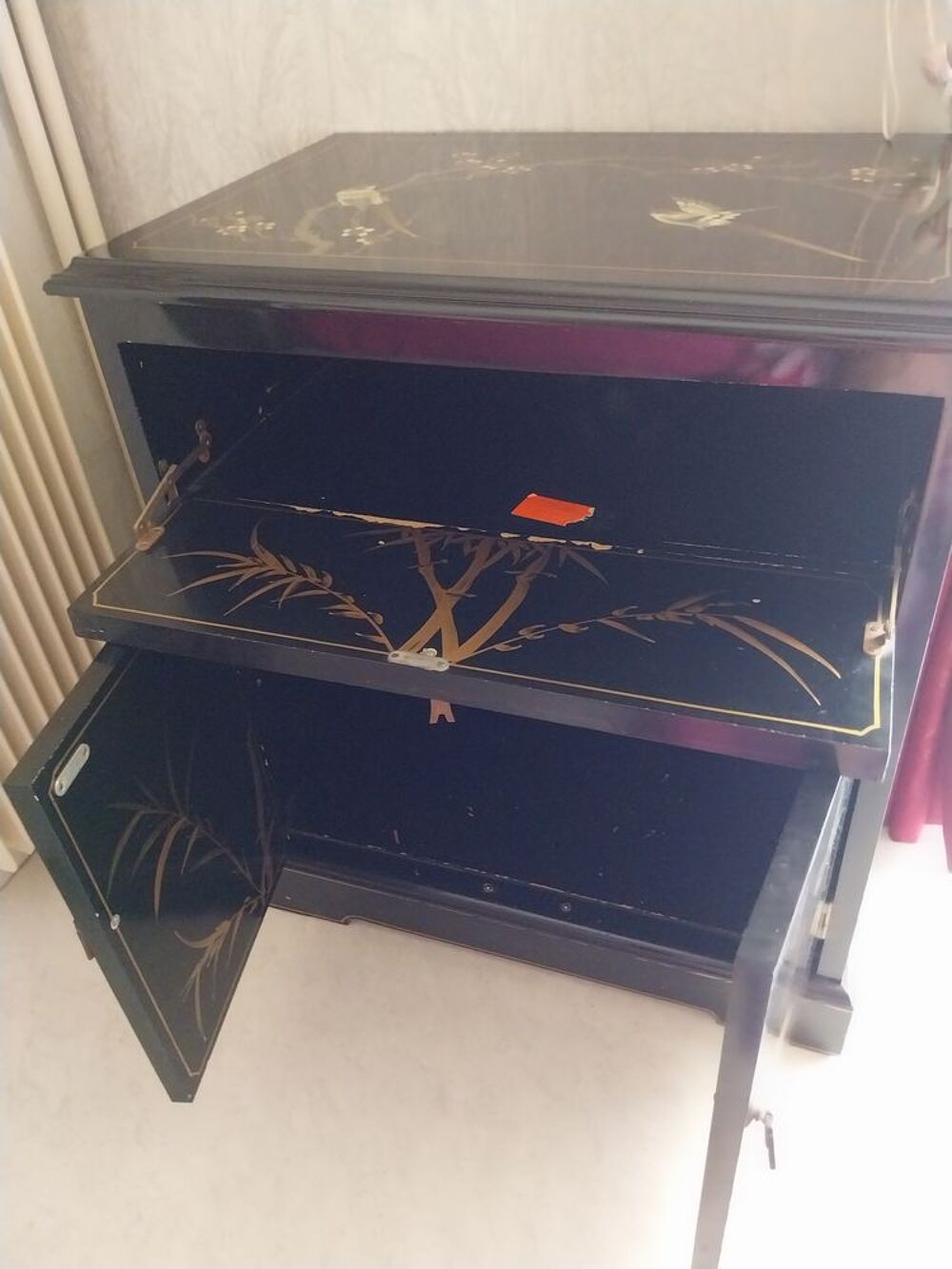 MEUBLE CHINOIS LAQUE NOIR
PLATEAU TOURNANT Meubles