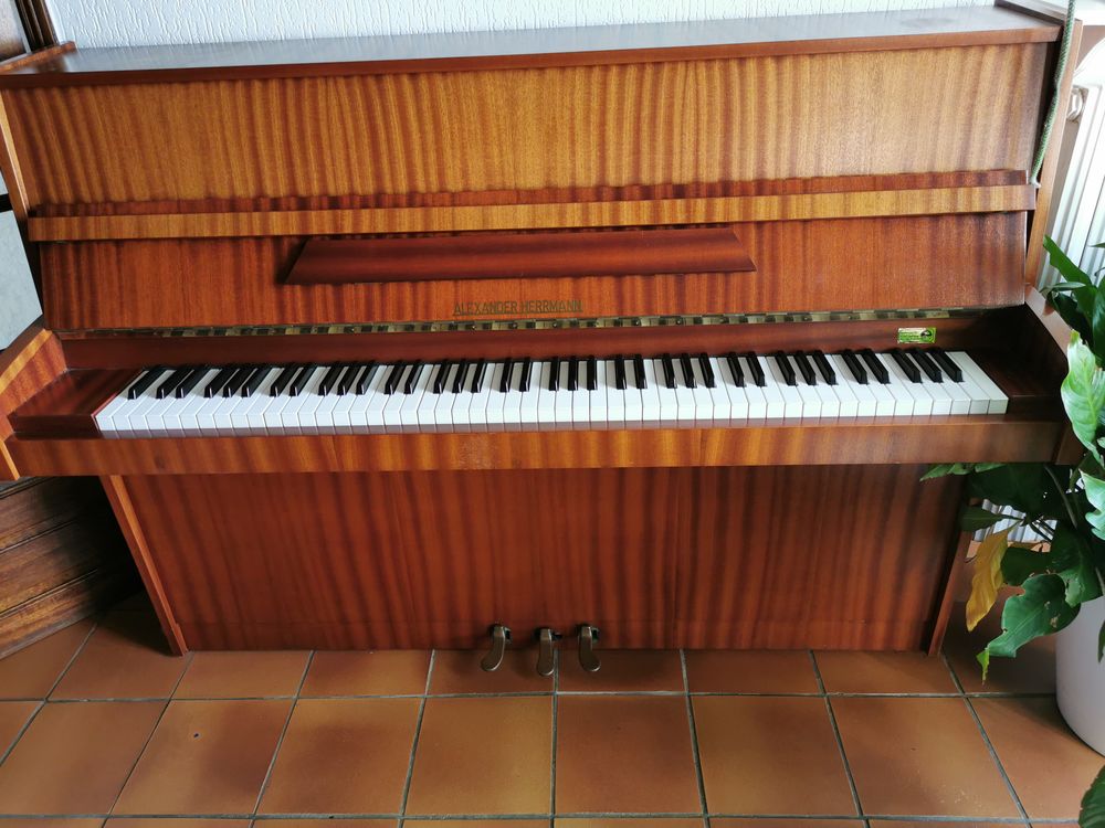 Piano droit d'occasion Instruments de musique