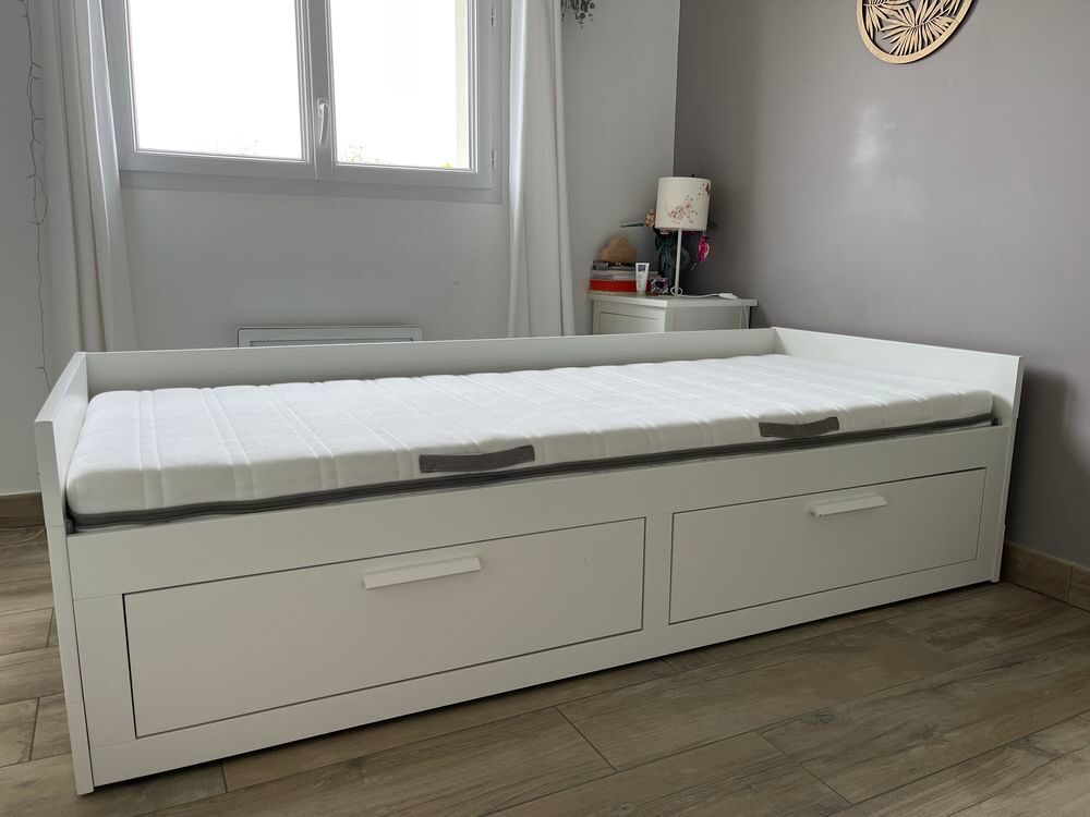 Lit IKEA BRIMNES avec 2 matelas Meubles