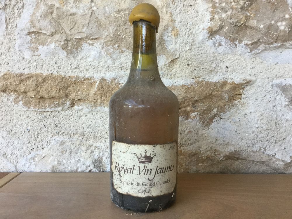 VIEUX VIN JAUNE 1981 "Confr&egrave;rie Royal Vin Jaune" 