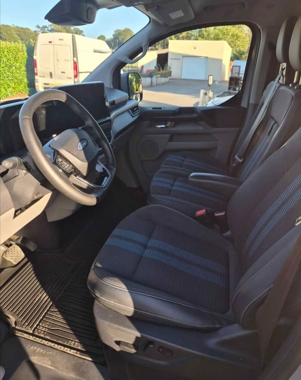 Transit Custom TRANSIT CUSTOM FOURGON 320 L1H1 2.5 DURATEC 232 CH PHEV CVT LIMITED 2026 occasion 11000 Berriac