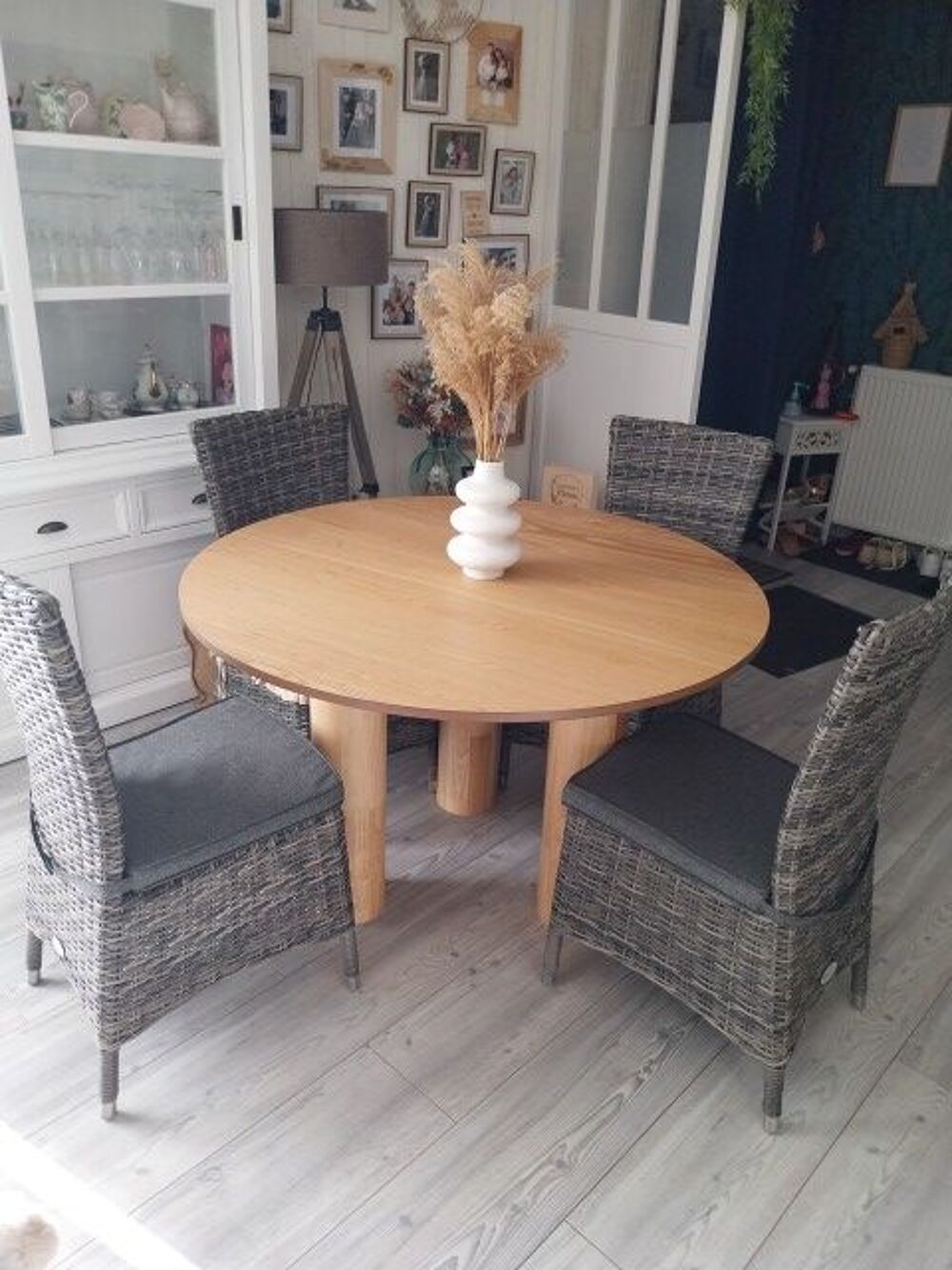 Jolie Ensemble NEUF Table 4/ 6 prs + 4 chaises tiss&eacute;s Meubles