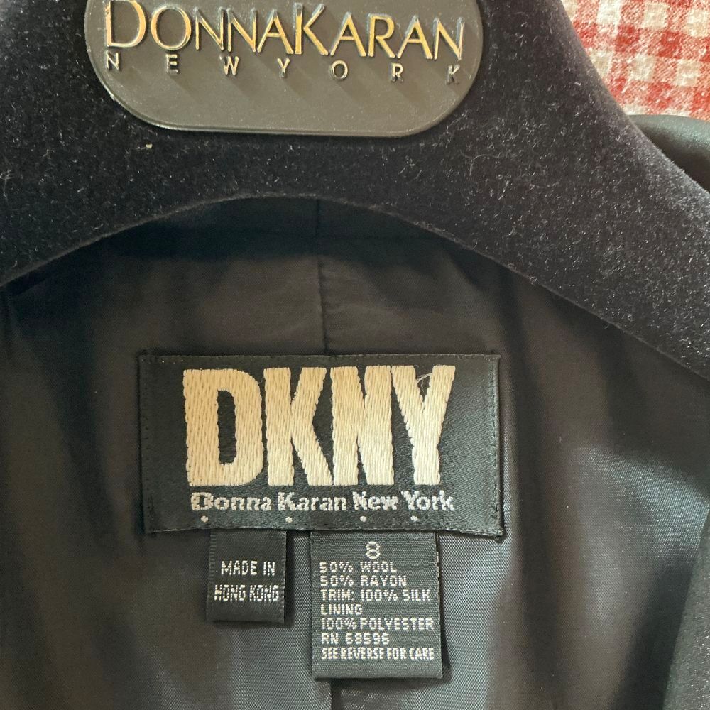 Veste blazer smoking 
DKNY 
Couleur noir 
Laine/silk V�tements