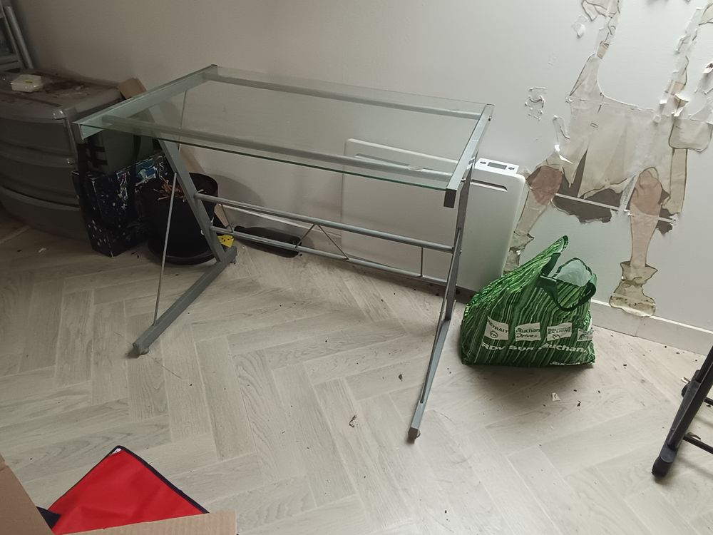 bureau m&eacute;tal et verre en bon &eacute;tat en 2 parties Meubles