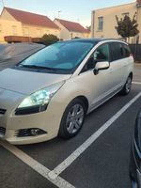 5008 1.6 HDi 112ch FAP BVM6 Allure 7pl 2011 occasion 10000 Troyes