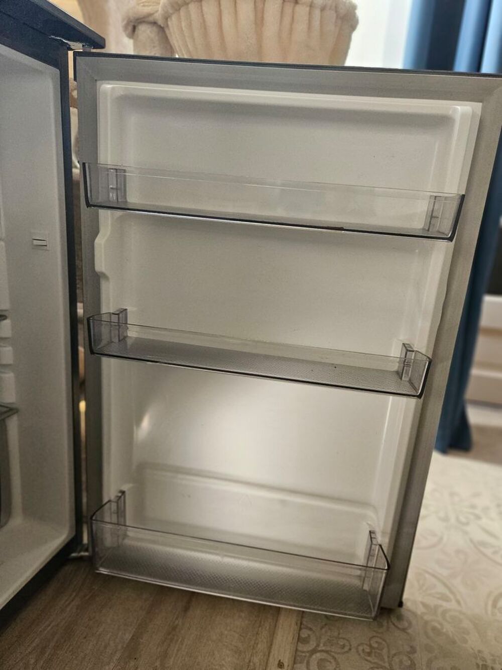 R&eacute;frig&eacute;rateur freezer tr&egrave;s bon &eacute;tat SABA Electrom�nager