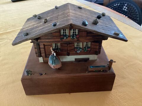 Boîte à  bijoux musicale REUGE €  Chalet en bois €  €oeLe P'tit Quinquin  €  à€ réparer 30 Villeneuve-sur-Lot (47)