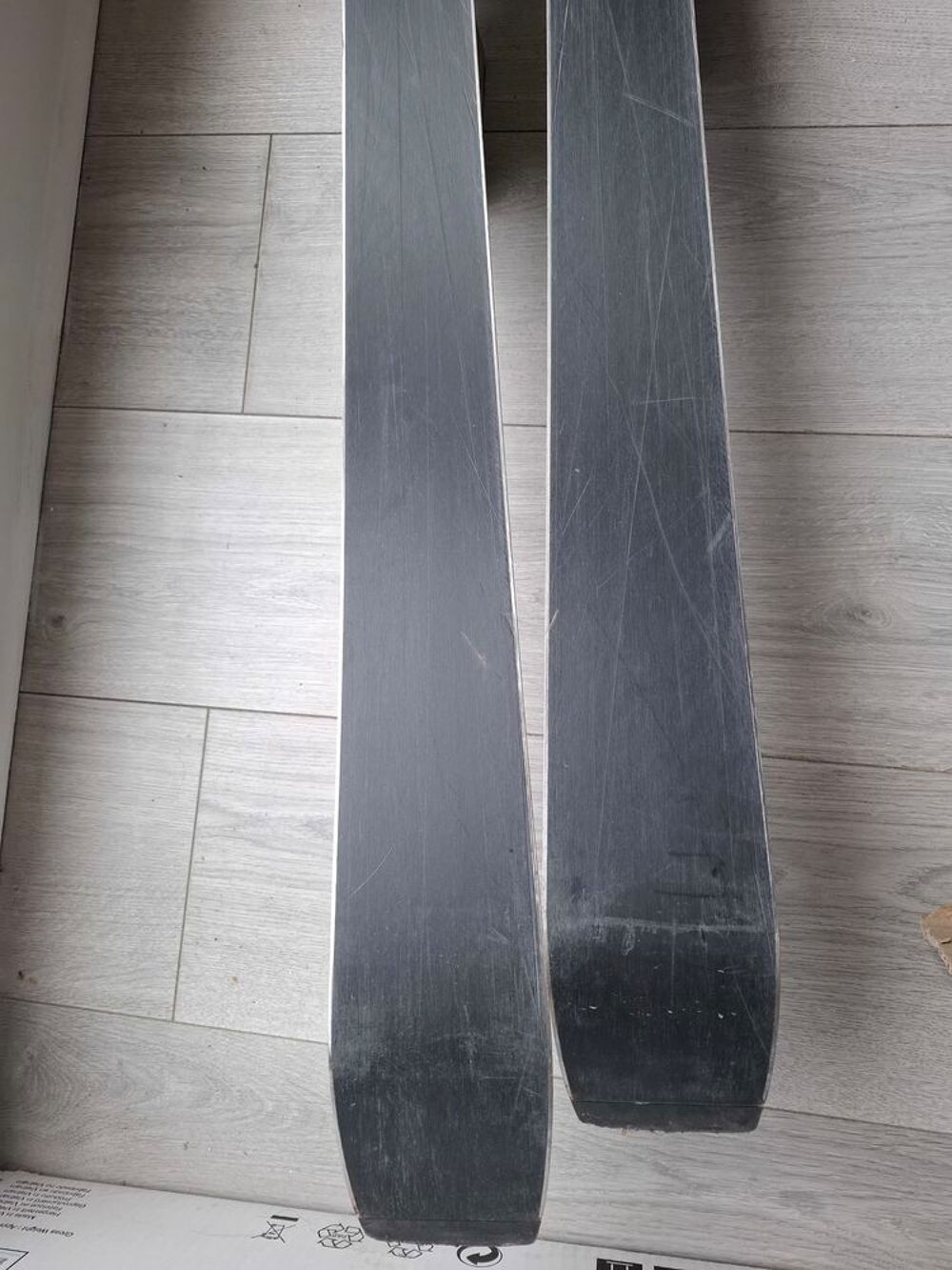 Skis piste Dynastar avec fixations hommes &eacute;tat satisfaisant Sports