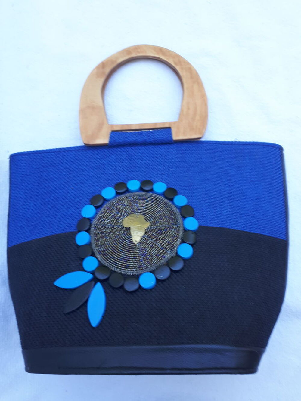 Sac &agrave; main africain brod&eacute; bleu et noir neuf Maroquinerie