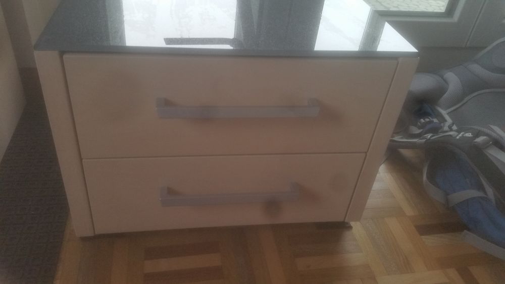 2 jolies tables de chevet 45x44 h 34.5 cm Meubles