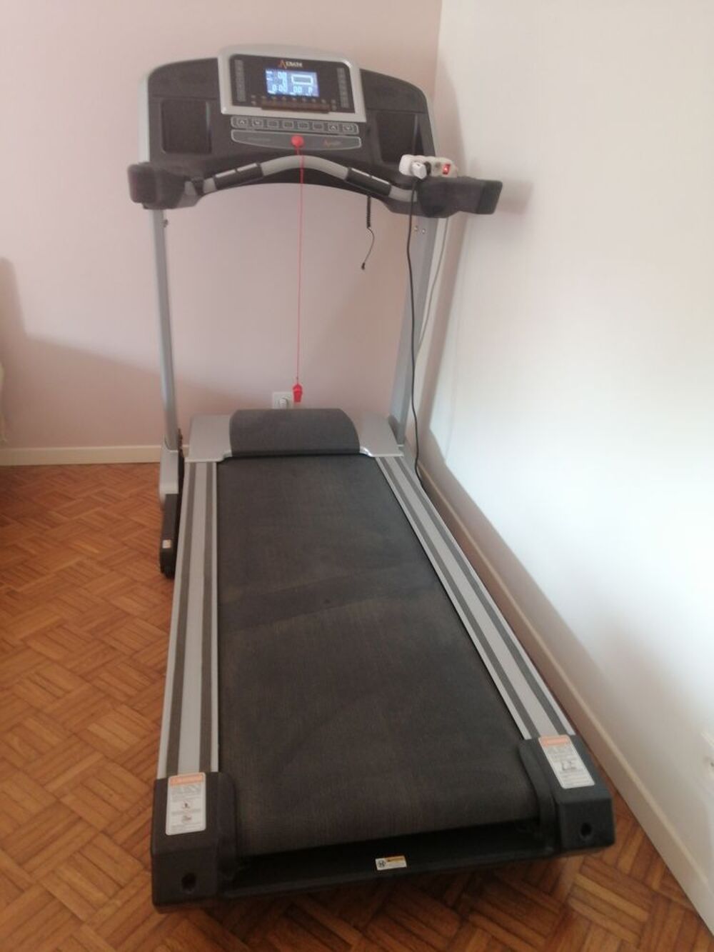 TAPIS DE COURSE NEUF 800 EUROS Sports