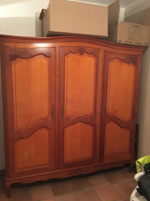 Armoire trois portes 250 Vence (06)