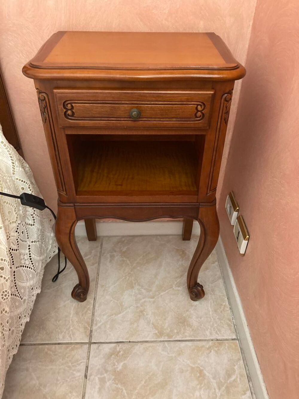 Chambre &agrave; coucher en merisier Meubles