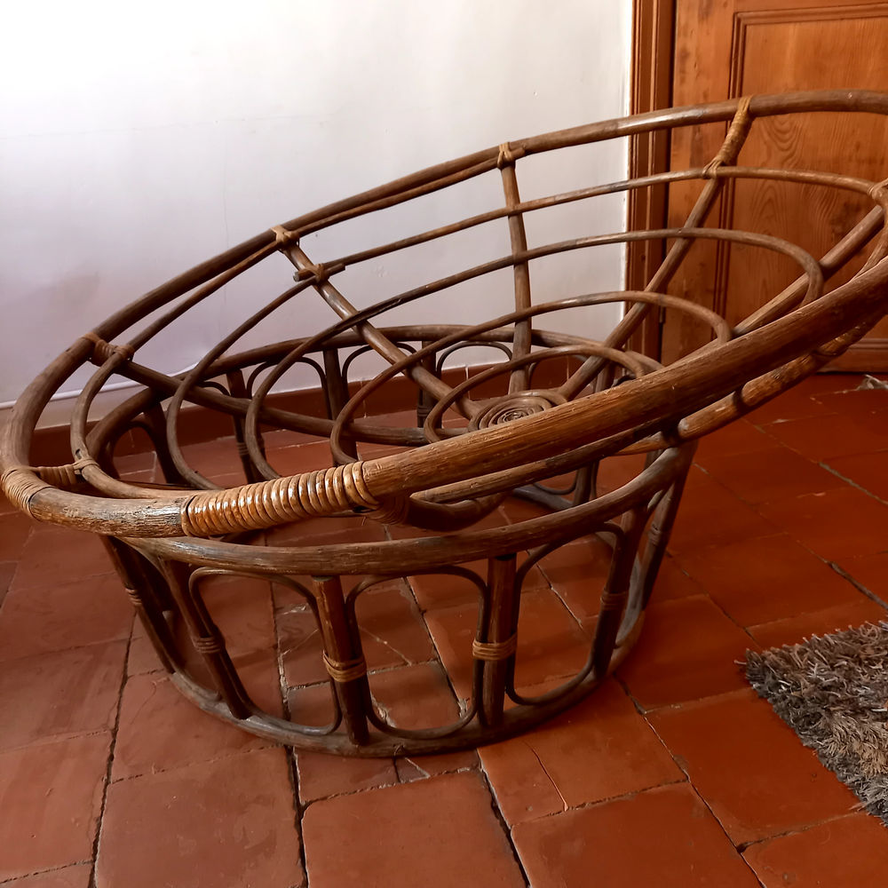 Deux fauteuils en rotin et leurs coussins futons Meubles