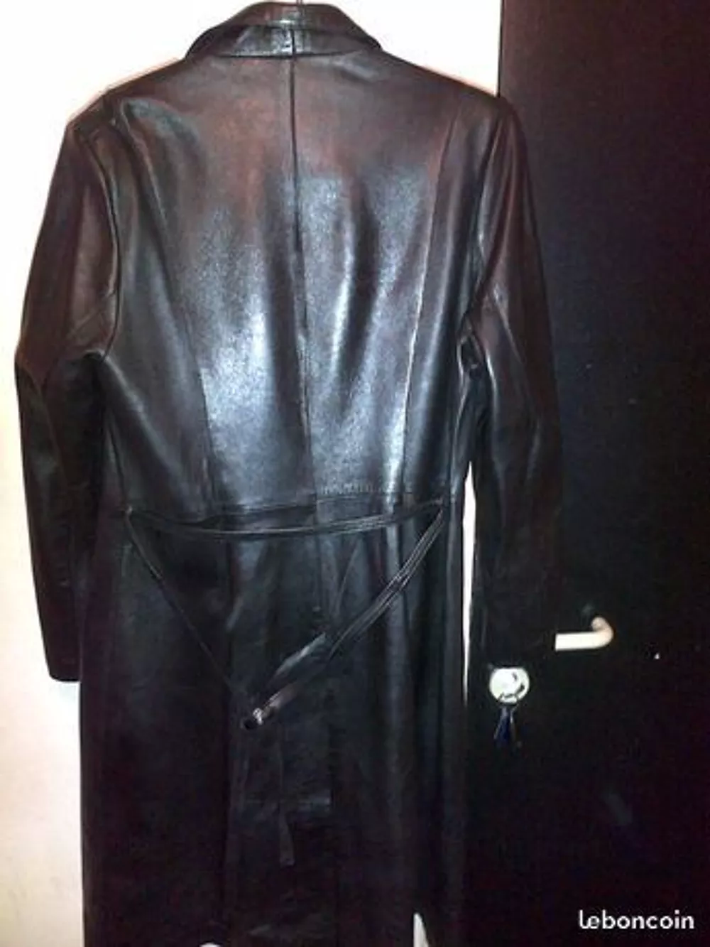 tr&egrave;s beau manteau en cuir femme Vêtements