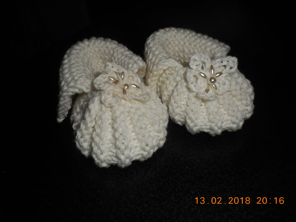 adorable chaussons bb laine synth&eacute;tique 
Vêtements enfants