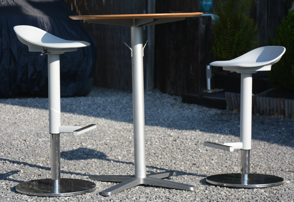 table haute et tabourets Meubles
