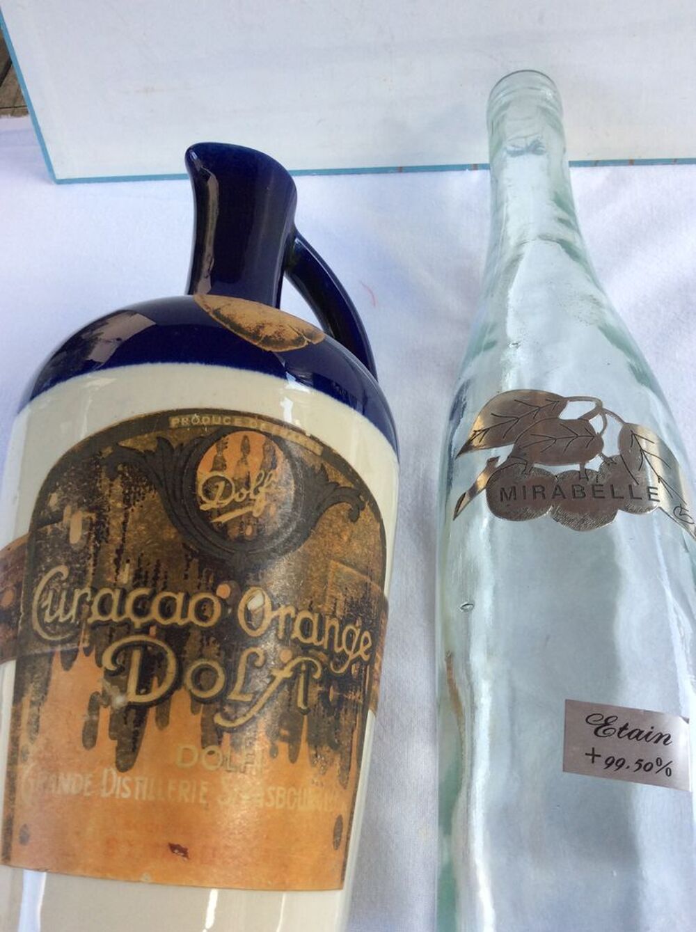 Flacon Cura&ccedil;ao Dolfi et bouteille verre souffl&eacute; Mirabelle 
