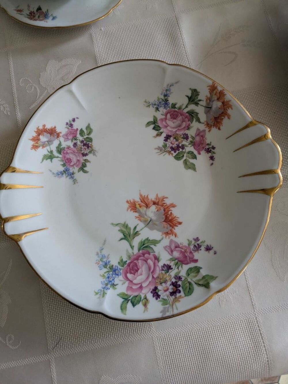 Service de table complet en porcelaine de France Décoration