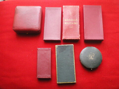 Coffrets pour ordre et m�daille. 5 Caen (14)