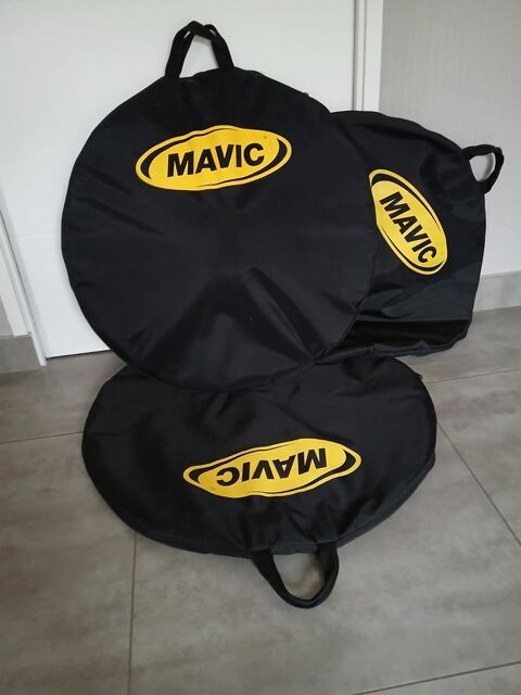 Lot de 3 housses de roue et 1 pneu Home-trainer neufs. 50 Vitr� (35)