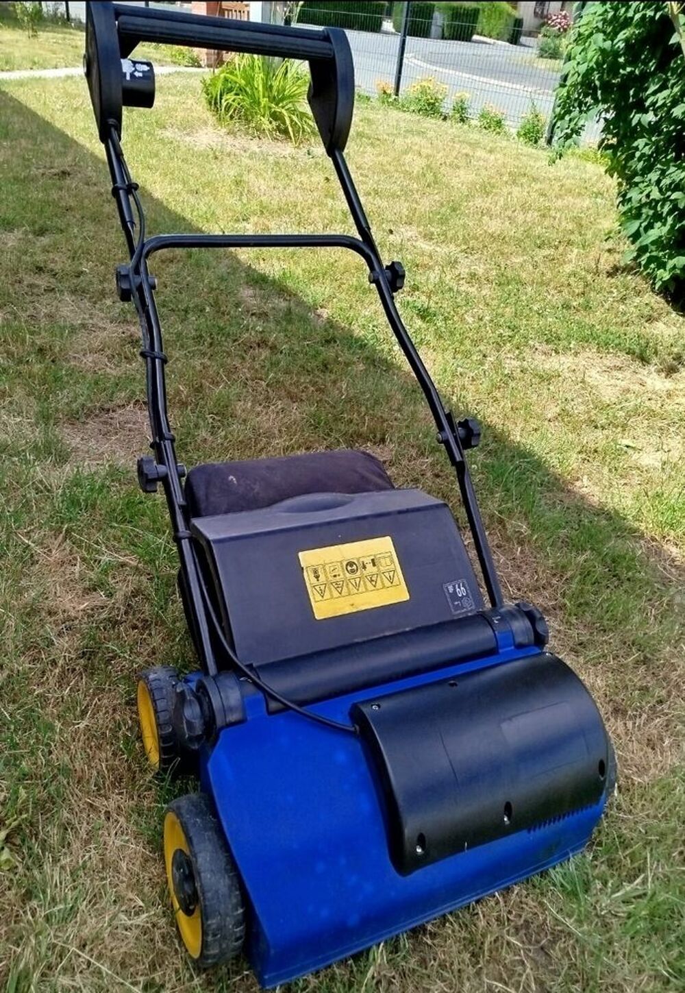 Tondeuse thermique 50 cm et scarificateur &eacute;lectrique 50cm. Jardin
