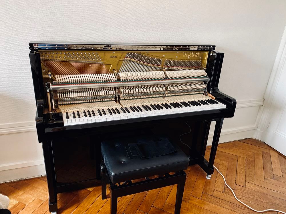 Piano droit Grotrian Steinweg Concerto G 118 noir brillant Instruments de musique