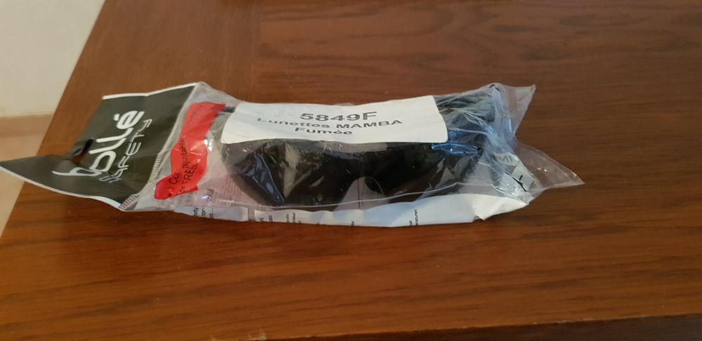 Lunettes de soleil MAMBA fum&eacute;e, marque Boll&eacute; Safety Sports