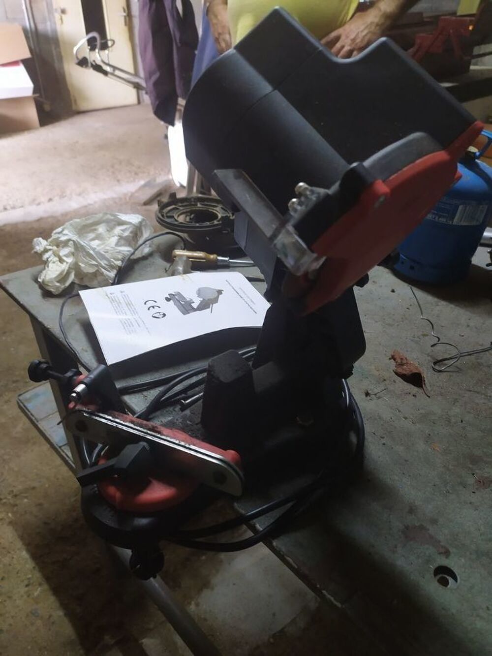 AFFUTEUSE TRONCONNEUSE ELECTRIQUE Jardin