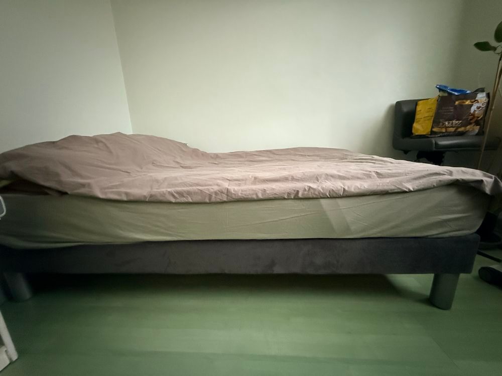 +Lit+comprenant+:
Sommier-pieds-matelas Meubles
