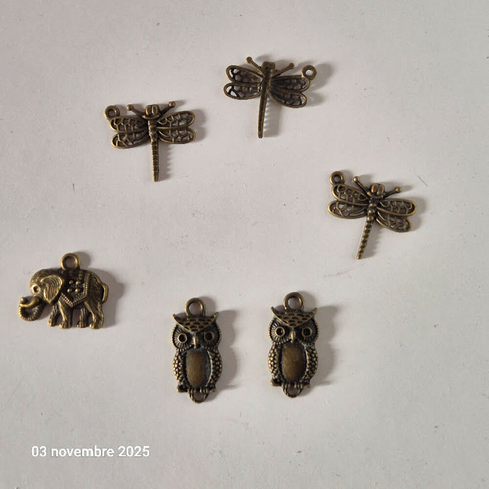 Lot breloques pendentifs papillon, hibou, &eacute;l&eacute;phant bronze x Bijoux et montres