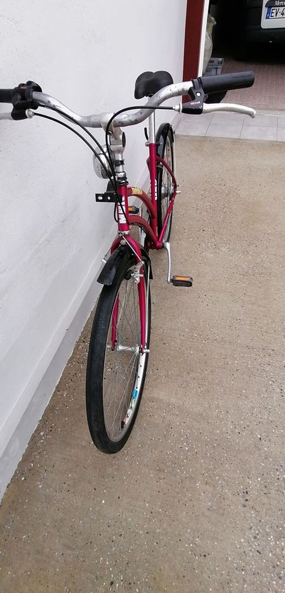 V&eacute;lo de ville MBK tr&egrave;s bonne &eacute;tat roues 26 taille M Vélos